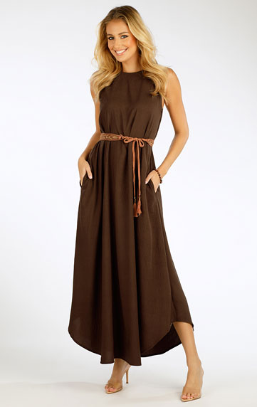 Damen lang Kleid ohne Ärmel.