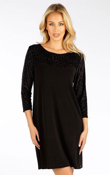 Damen Kleid mit 3/4 Ärmeln.