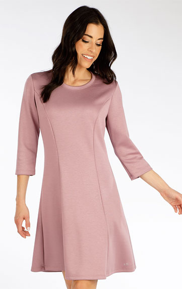 Damen Kleid mit 3/4 Ärmeln.