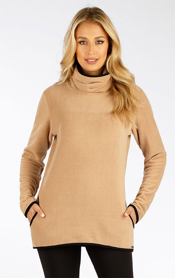 Damen Rollkragenpullover mit langen Ärmeln.