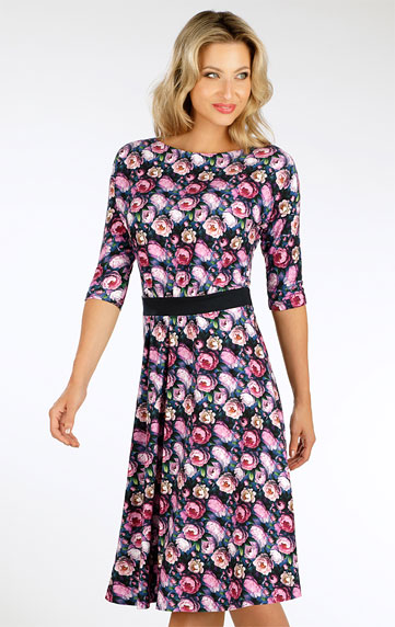 Damen Kleid mit 3/4 Ärmeln.